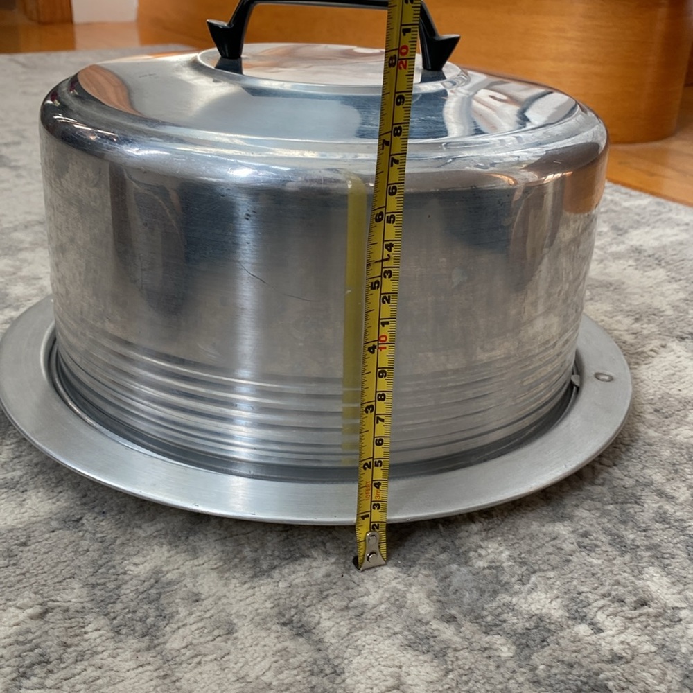 Vintage Regal brand cake carrier - Picture 9 of 13
